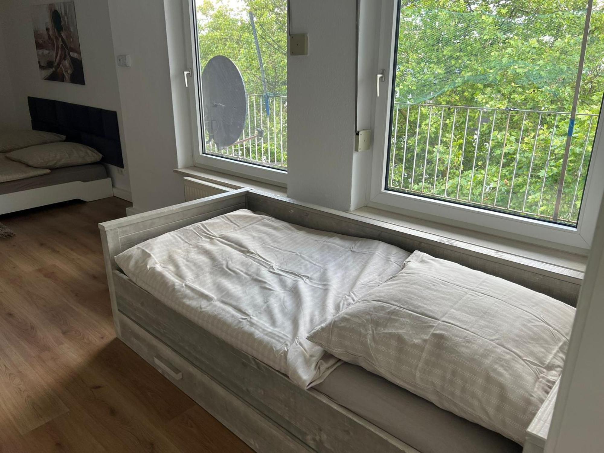 Schoene Und Sehr Zentrale Wohnung Im Herzen Von เกลเซนเคียร์เคน ภายนอก รูปภาพ