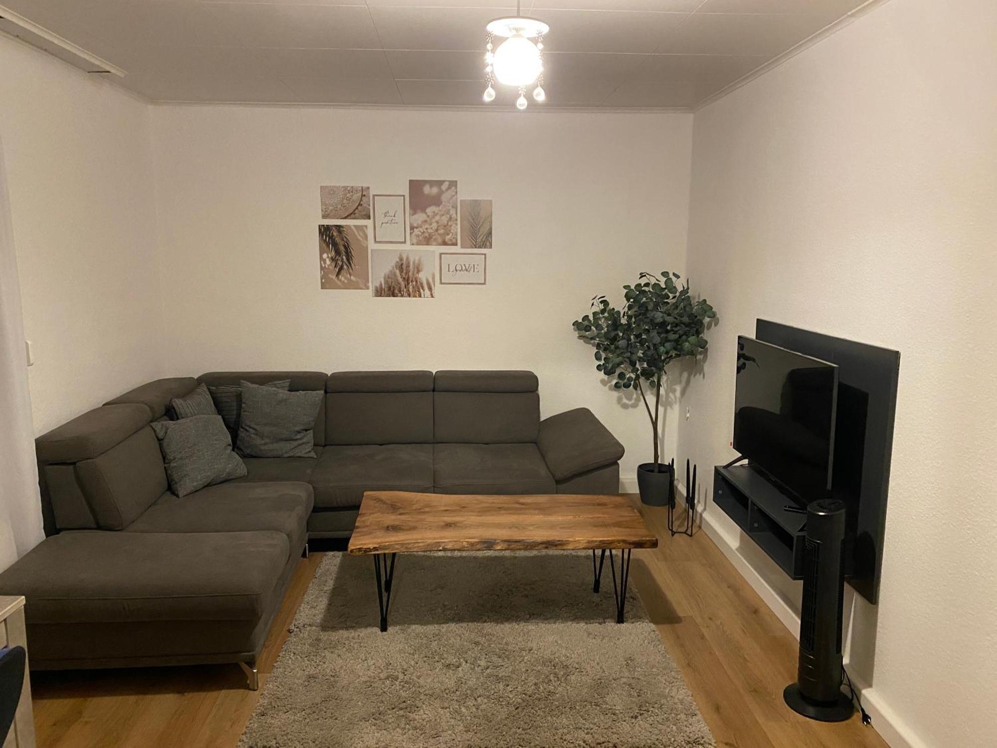 Schoene Und Sehr Zentrale Wohnung Im Herzen Von เกลเซนเคียร์เคน ภายนอก รูปภาพ